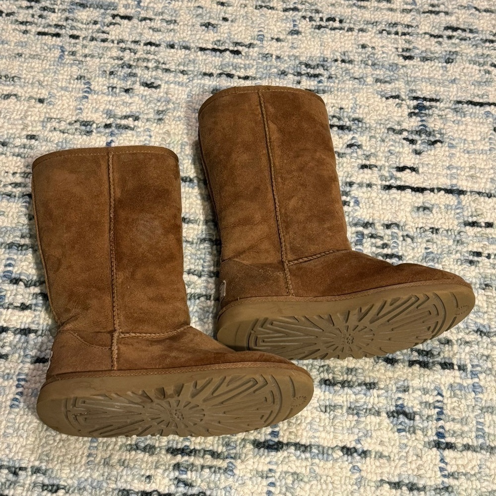 UGG Classic Tall Boot, Youth size 2 - Picture 5 of 12